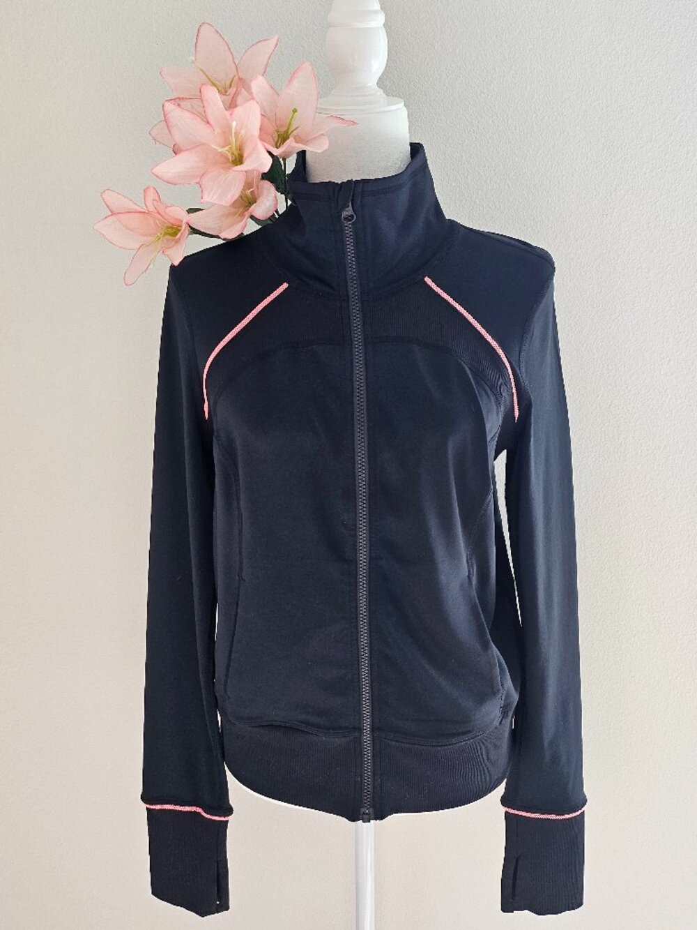 Zella Black Zip Athletic Jacket Thumbholes Lightweight Activewear Size M NWOT